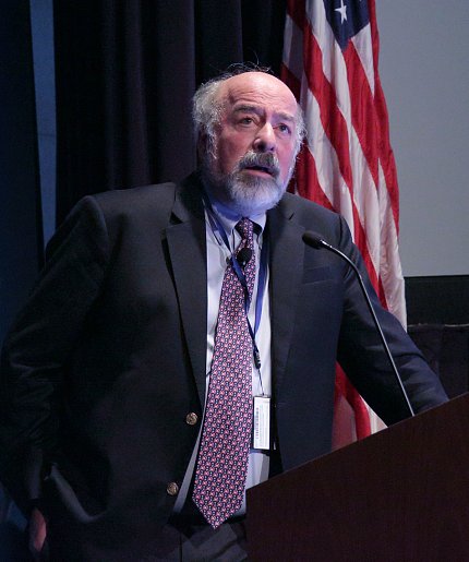Dr. Groopman speaks at NIH.