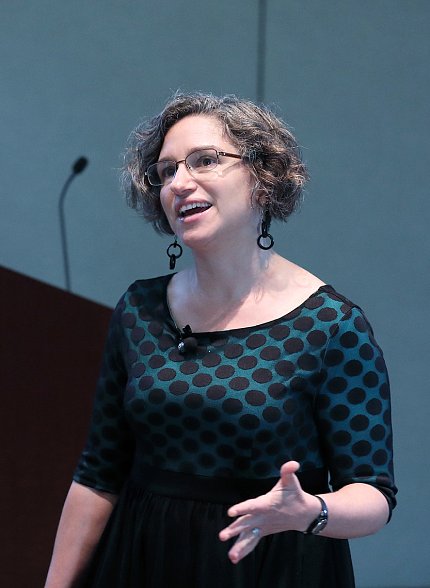 Dr. Pobiner speaks to the audience.