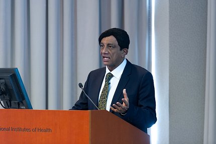 Dr. Manji gestures during his lecture