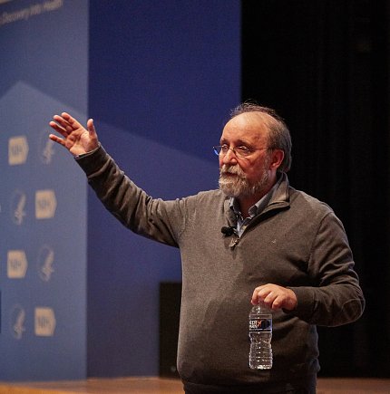 Dr. Nicolelis gives talk at NIH.