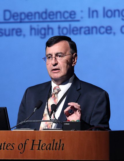 Dr. Zarate speaks at podium.