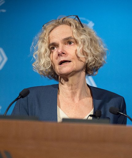 Dr. Volkow at a podium