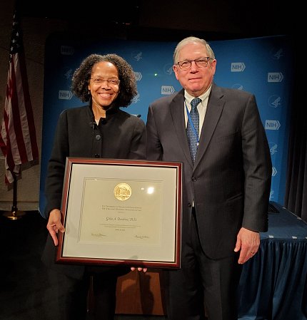 Dr. Tabak presents plaque to Dr. Barabino