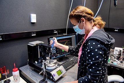 Harami-Papp uses a pipette