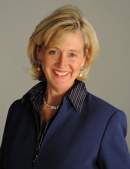 Head shot of Lynne Lancaster