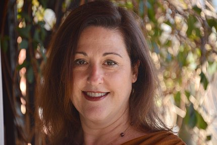 Dr. Kim Pelis headshot