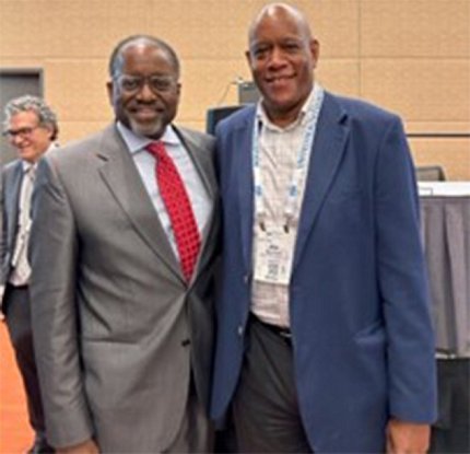 Gibbons and Richmond pose together.