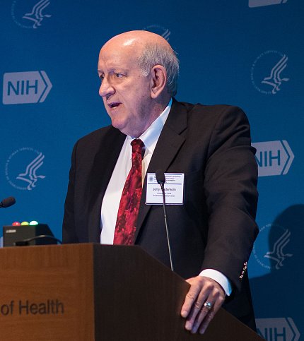 Dr. Jerry Niederkorn speaks at the podium.