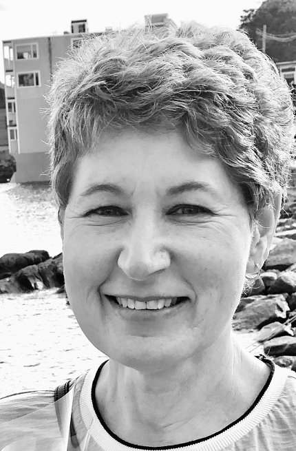 Artist Sue Fierston, b&amp;w headshot