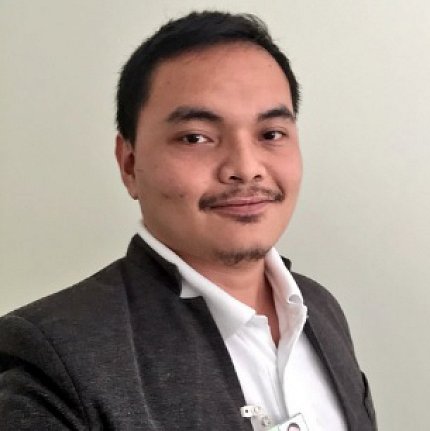 Headshot of Leyva, who wears a white shirt and black jacket.