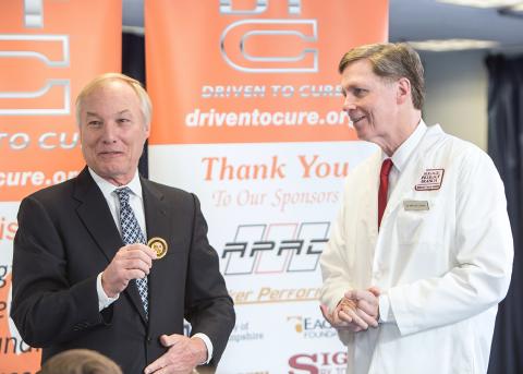 Franchot presents Linehan with medallion.