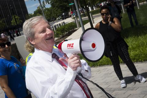 McGowan signals the start