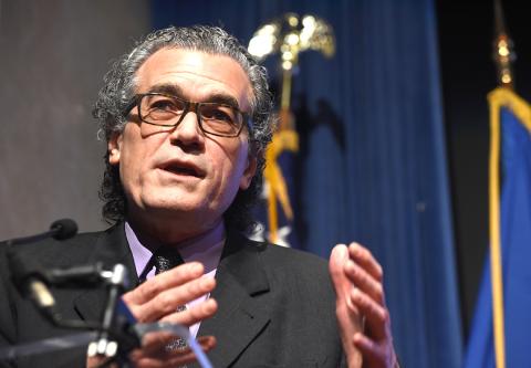 Dr. Eliseo Pérez-Stable speaking at the podium