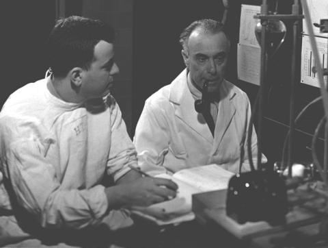 A black-and-white photo show Tabor and Rosenthal in their lab.