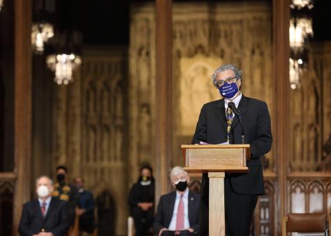  Pérez-Stable at lectern