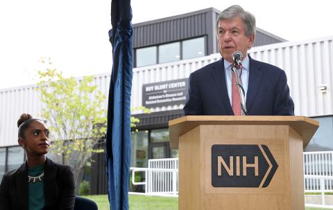 Sen. Blunt speaks at a podium