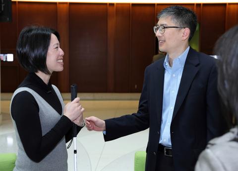 Chiang and Hà, smiling in conversation
