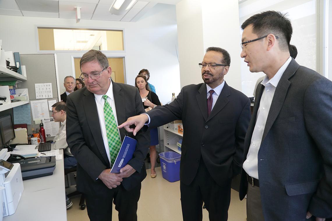 Rep. Burgess with Drs. Pettigrew and Chen