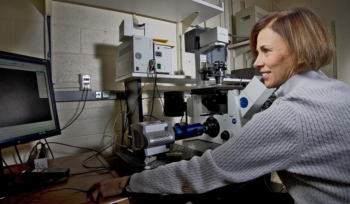 Dr. Jennifer Lippincott-Schwartz surrounded by lab and computer equipment