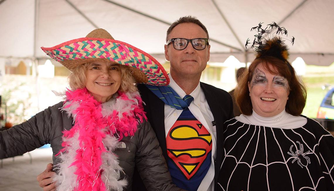 Volkow wears Mexican hat, joined by Superman and Spiderwoman