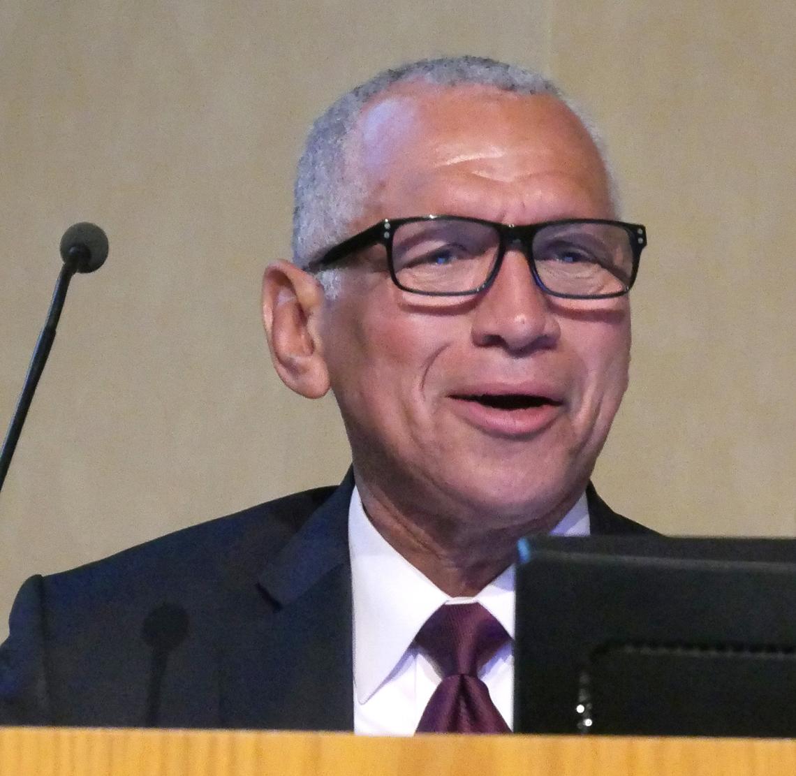 Bolden speaks at NIH.