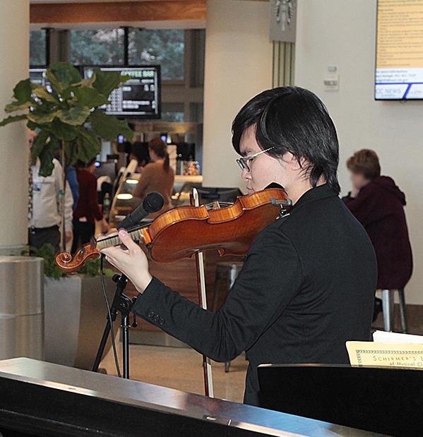 Pianist, violinist perform classical music in CC atrium.