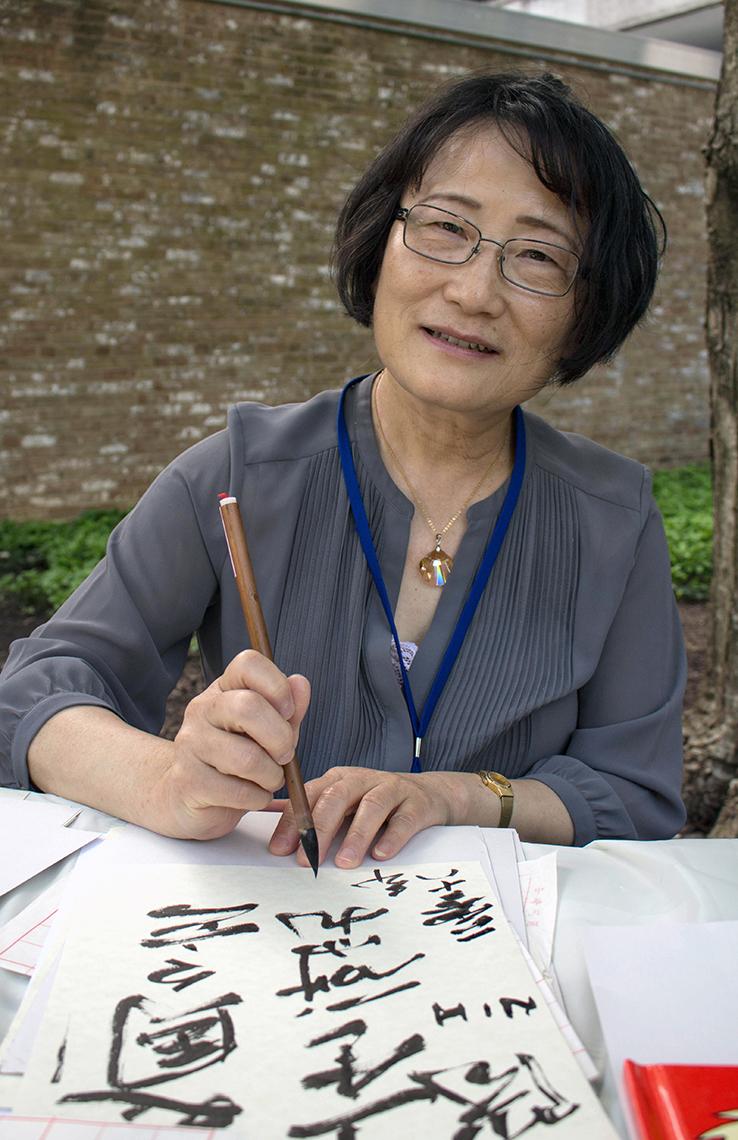 Hui Chen writes “NIH” in Chinese characters.