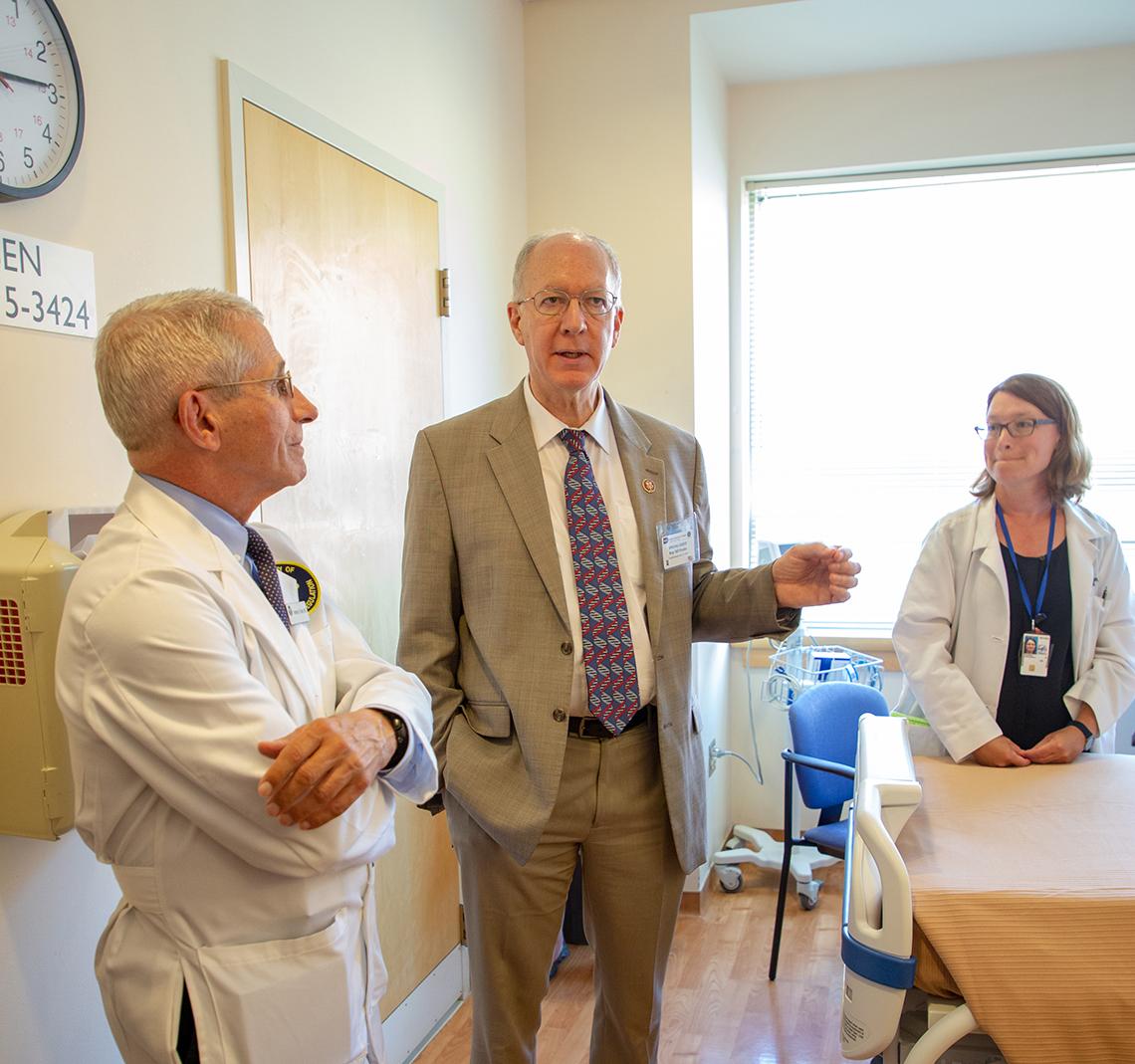 Dr. Fauci and Dr. Freeman talk with Rep. Bill Foster at NIAID's primary immune deficiency clinic.