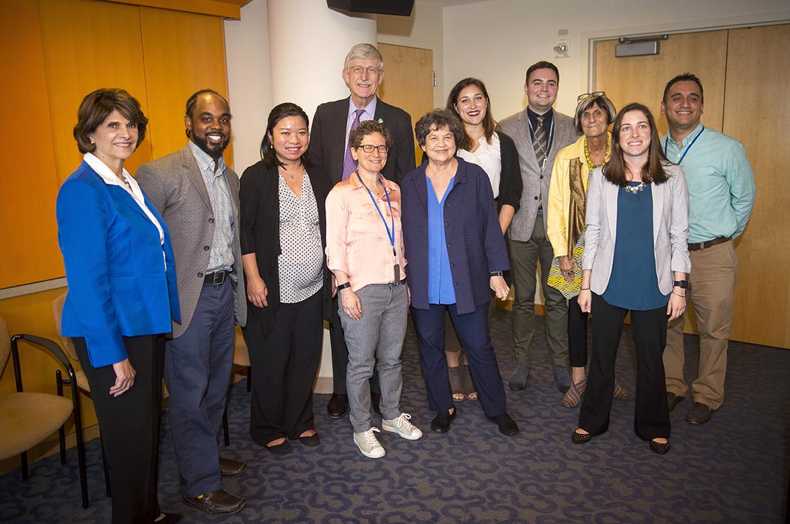 Lawmakers visit NIH trainees.