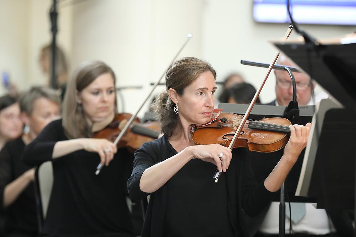 Nurit Bar-Josef plays the violin