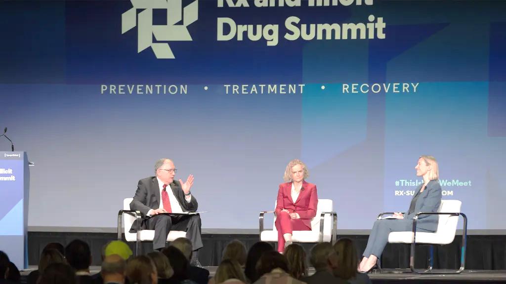 Tabak at a fireside chat with Volkow (c) and Baker