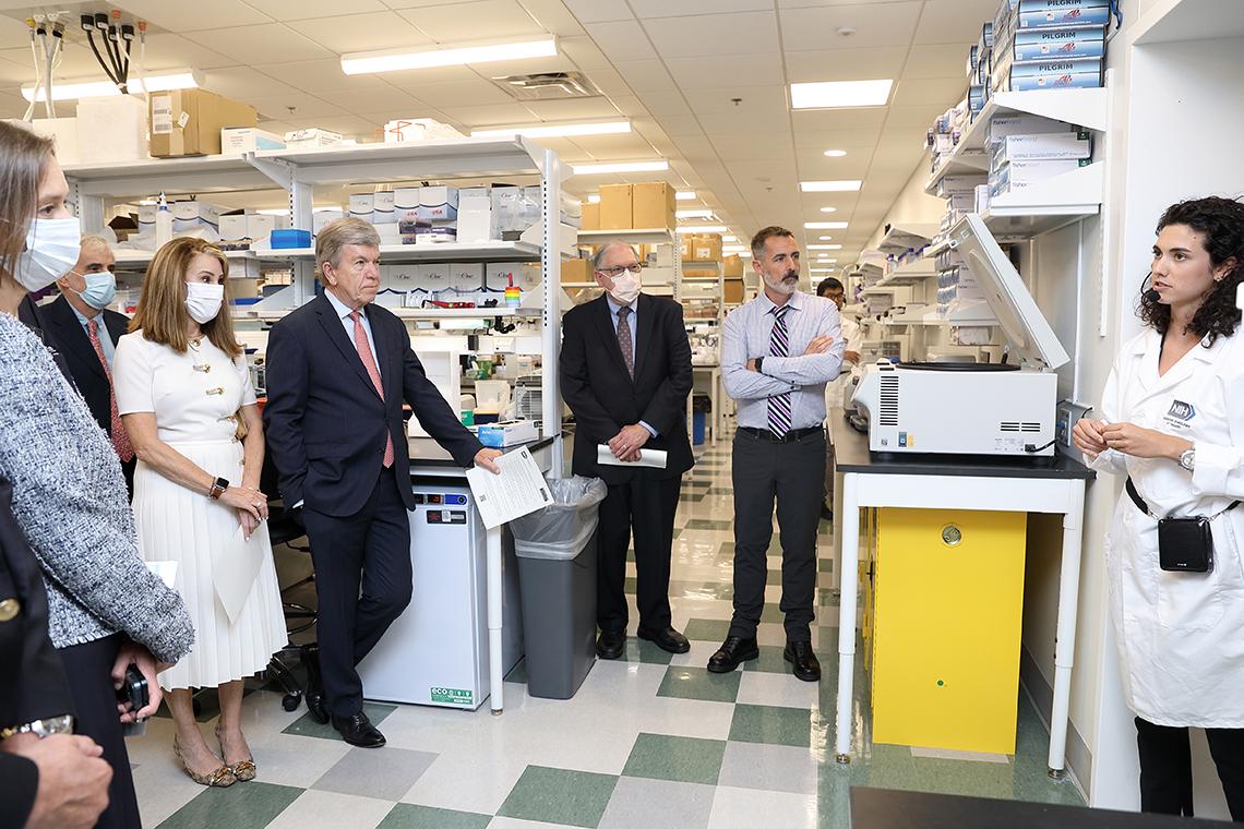 Jerez speaks to tour group with the Blunts, Tabak and Singleton