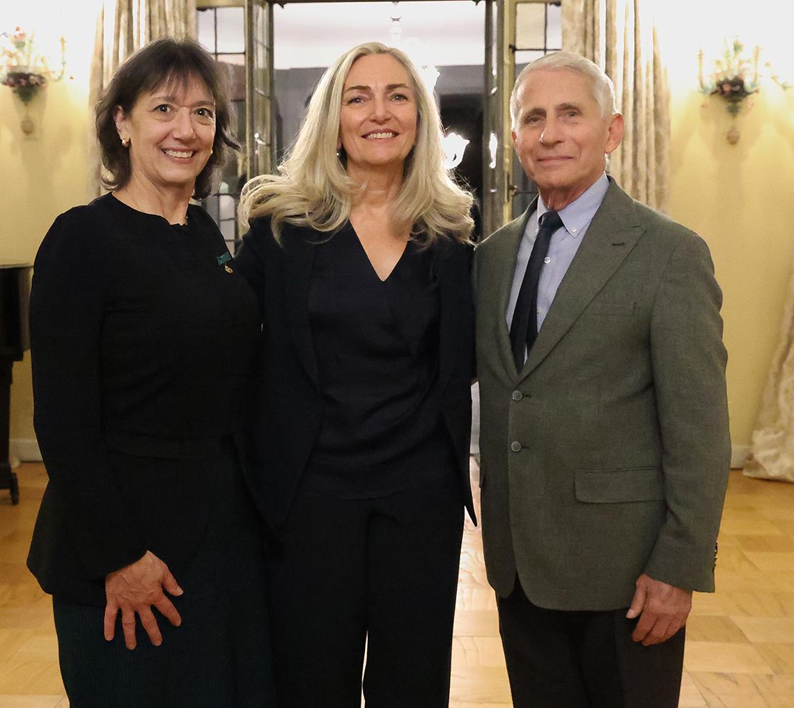 Bertagnolli poses with Zappia and Fauci.