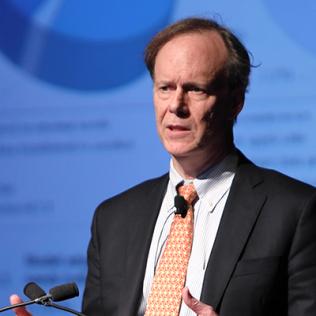 Dr. William Kaelin, Jr., speaking at the podium.