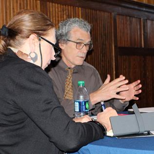 Seated Pérez-Stable talks with tablemates 