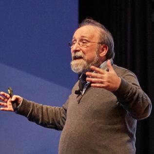 Dr. Nicolelis speaks from the stage.