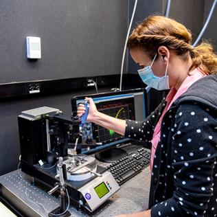 Harami-Papp uses a pipette