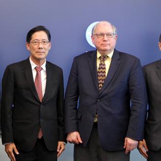 Krassanairawiwong and Tabak stand next to each other