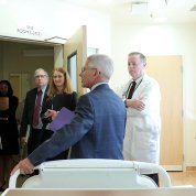 Droegemeier (l) visits the special clinical studies unit with NIAID director Dr. Anthony Fauci (c) and Dr. Richard Davey (third from r), who runs the unit.
