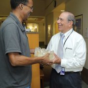 Wise hands Gallin a mineral