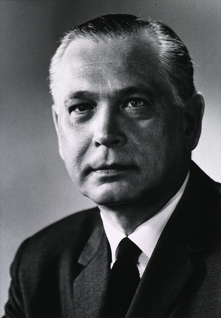 Black and white photo of Dr. Milo Leavitt Jr.