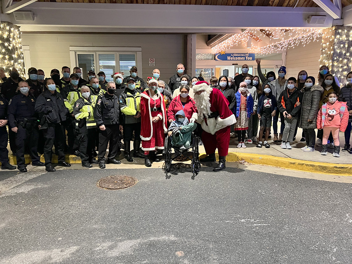 A group photo with Santa in front of the Inn 