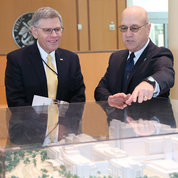 Clinical Center CEO Dr. James Gilman (r) shows Droegemeier a model of the Clinical Research Center. PHOTO: CHIA-CHI CHARLIE CHANG
