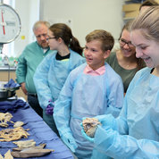 Kids learn about and touch preserved human organs while their parents look on in NCI’s Pathology lab. PHOTO: CHIA-CHI CHARLIE CHANG