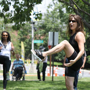 NIH fitness instructor Shannon Oussoren leads a pre-hike warm-up. PHOTO: CHIA-CHI CHARLIE CHANG