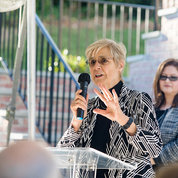 NIH alumna Dr. Barbara Alving speaks at the dedication of the new IBRA Founders House. PHOTO: BETH CALDWELL/BETH CALDWELL PHOTOGRAPHY