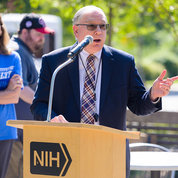 “NIH employees understand the importance of staying active and having fun while doing so,” said Tabak, who welcomed runners with McGowan (shown, l). PHOTO: MARLEEN VAN DEN NESTE