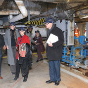 In the foreground, Donald Edwards (l), chief of the CC Facilities Management Branch, explains the challenges associated with the legacy mechanical and electrical equipment in the basement of Bldg. 10 to Rathmell (l), Bertagnolli (c) and Dan Wheeland (r). Behind them, Dr. Alfred Johnson, NIH deputy director for management and NCI’s Anne Lubenow focus on preventing Johnson from bumping his head on the low-hanging infrastructure. PHOTO: CHIA-CHI CHARLIE CHANG